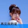 男子等充电位无果后破防砸车